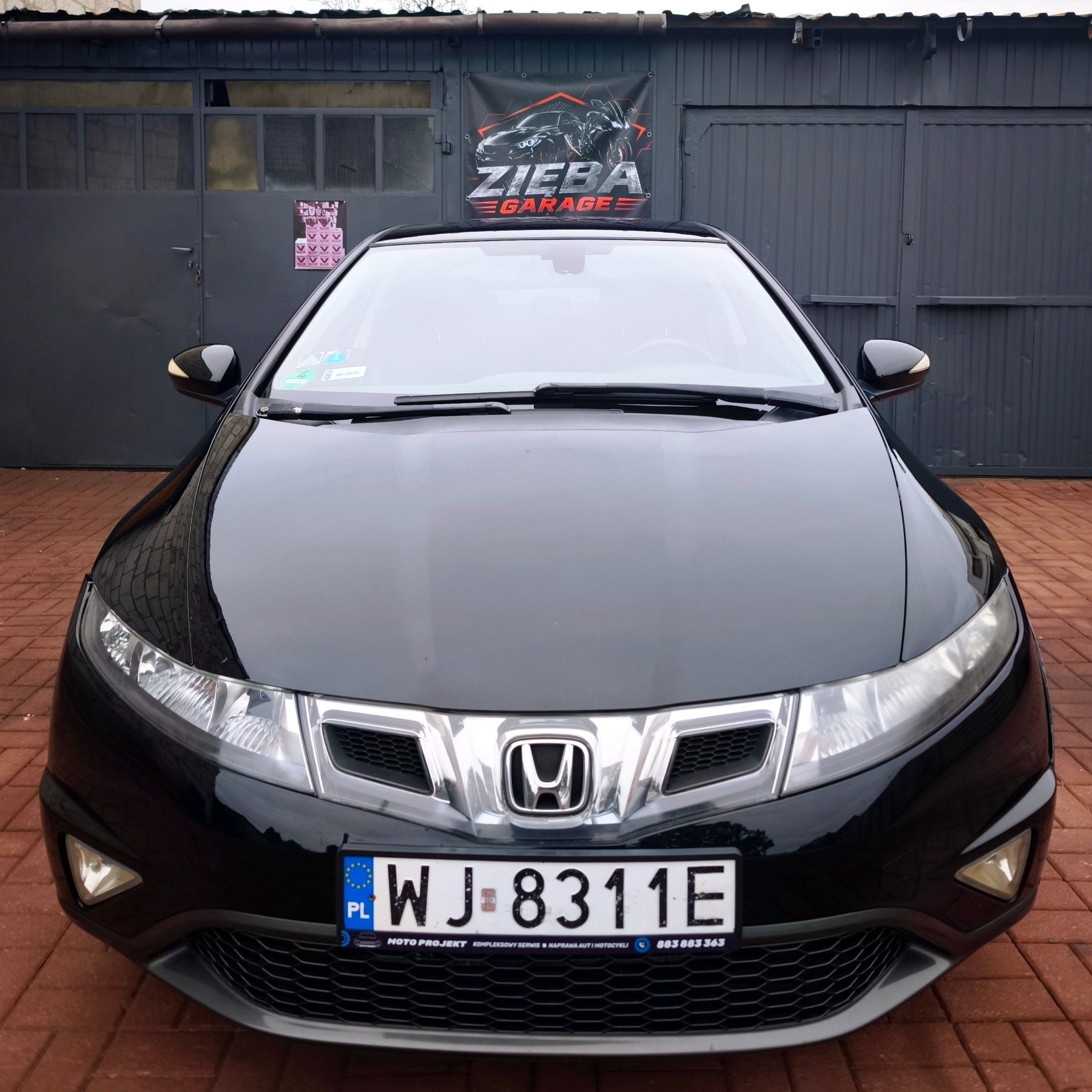 Honda Civic przed Zięba Garage